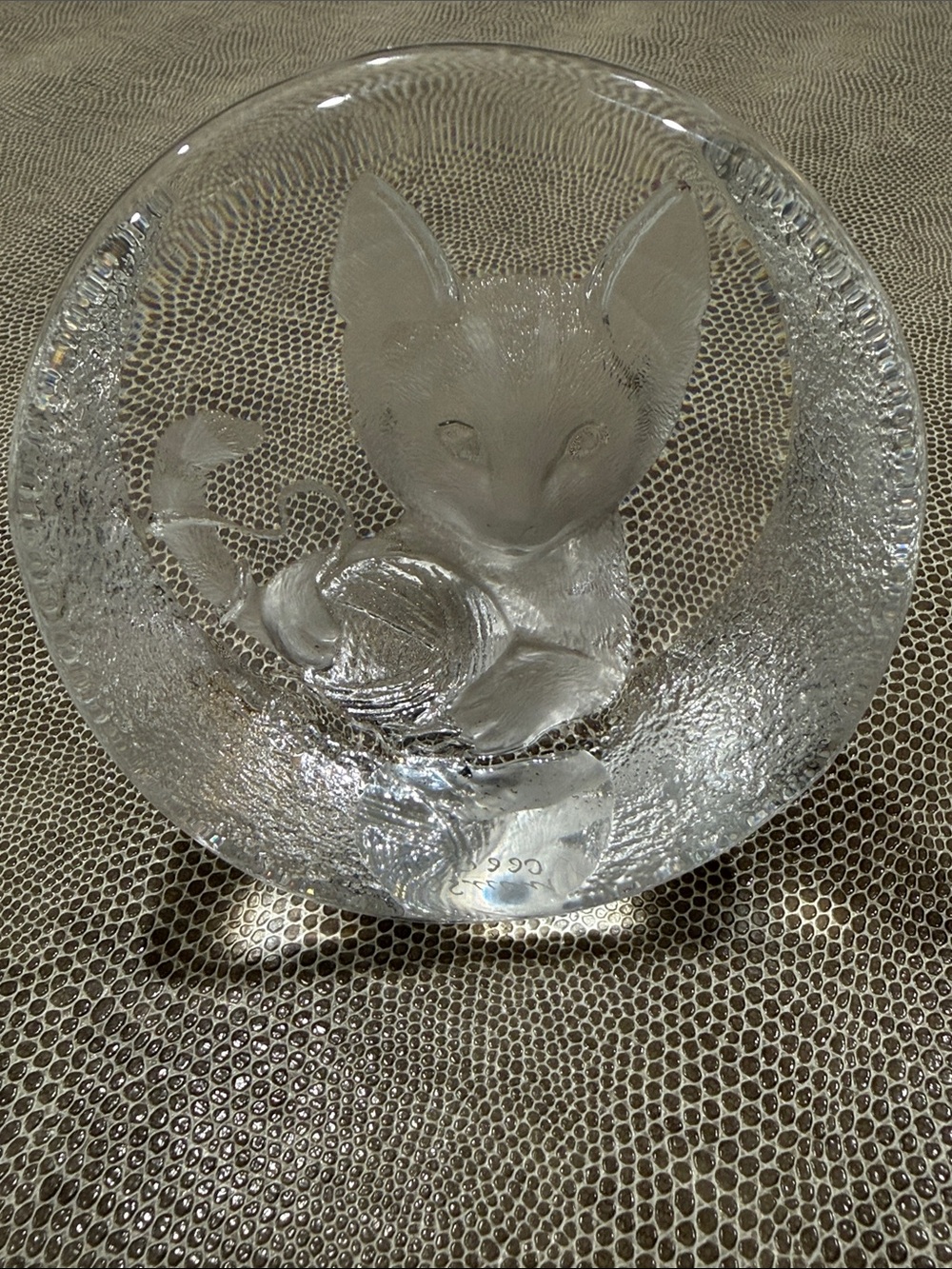 Mats Jonasson Swedish Crystal Cat with Yarn Sculpture Paperweight Signed